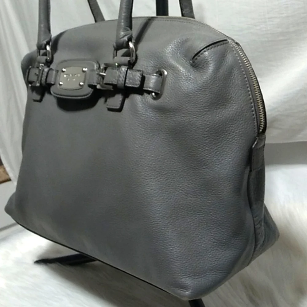 Michael Kors Extra Large Duffle Bag Tote Carry On Bag Gently Used - Picture 4 of 16